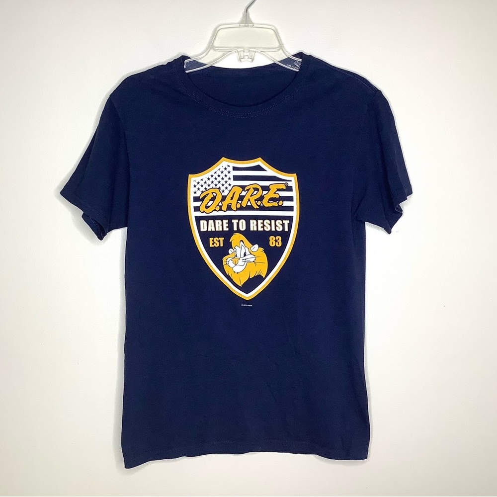 < D.A.R.E. Dare To Resist Tee >